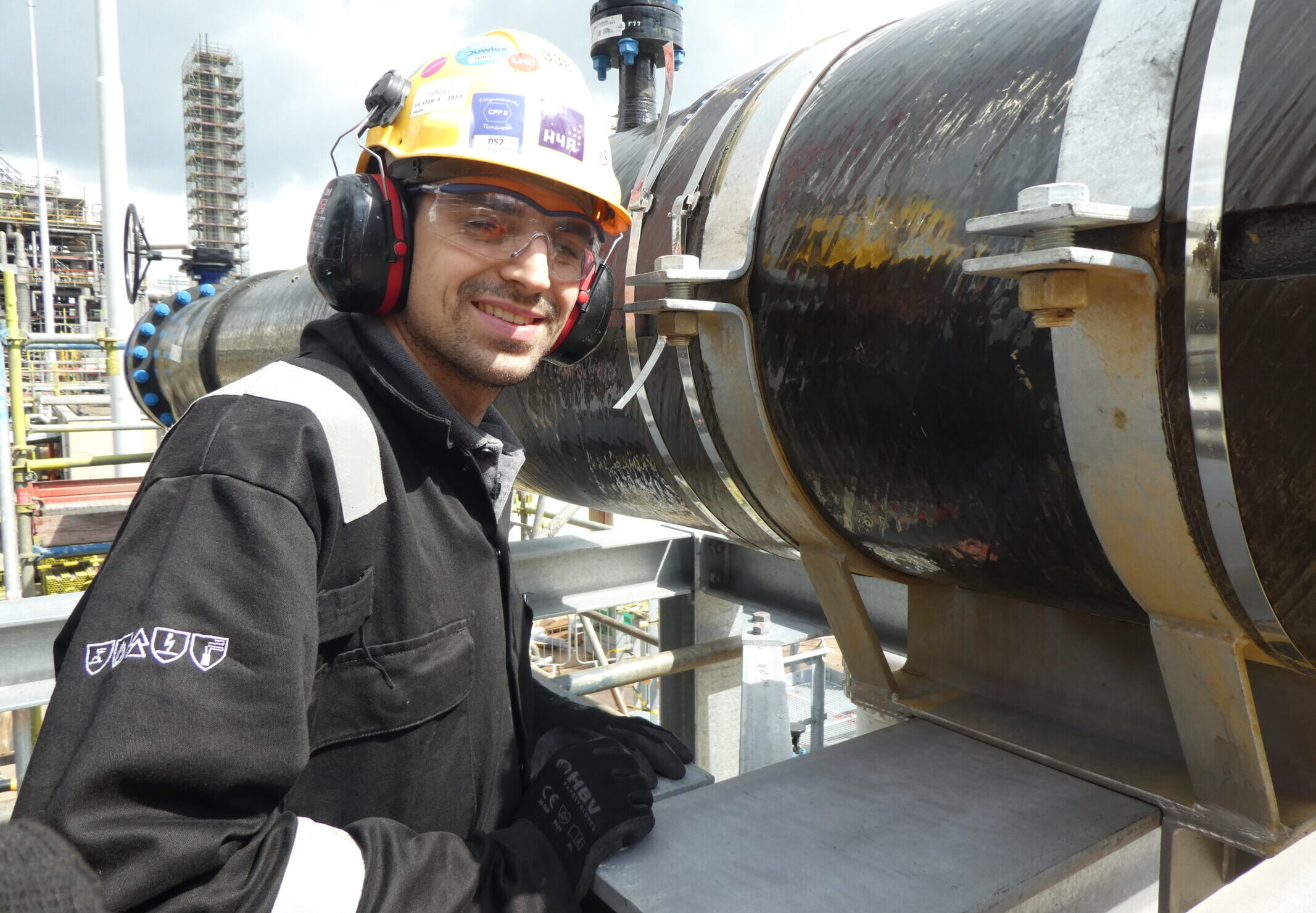 Medewerker H4A Industrie Service poseert tijdens het werk