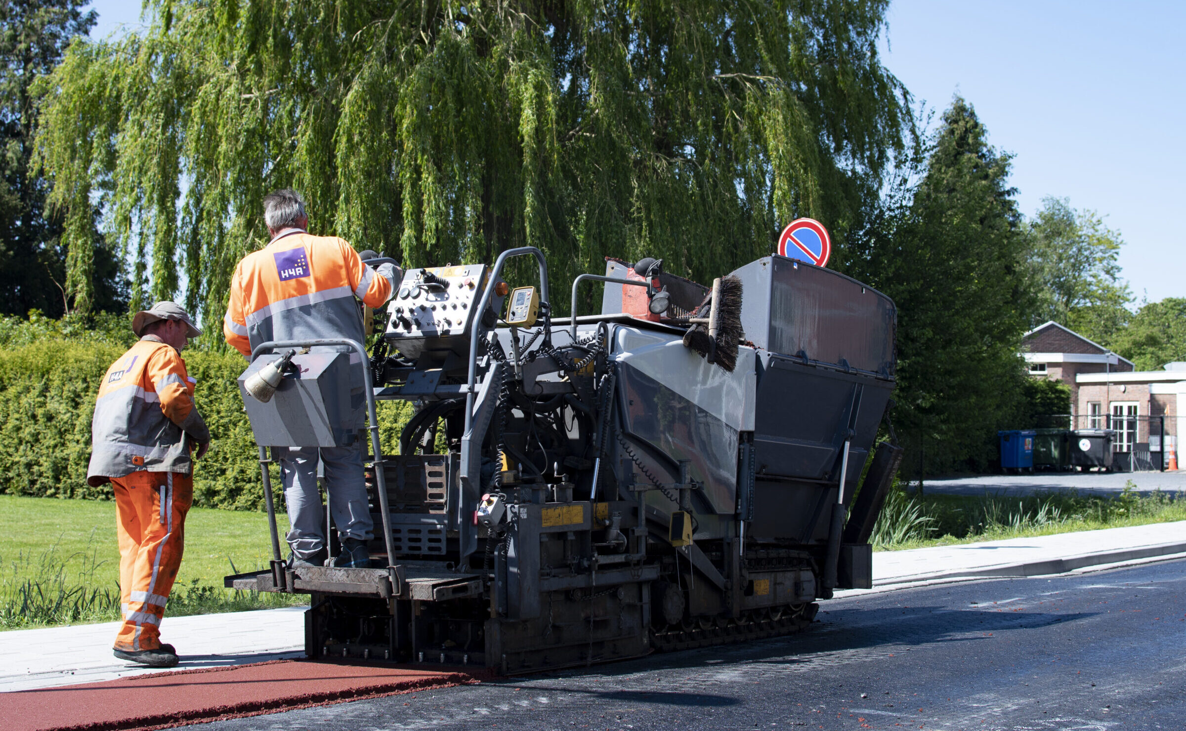 Asfaltwerkzaamheden door H4A Openbare Ruimte