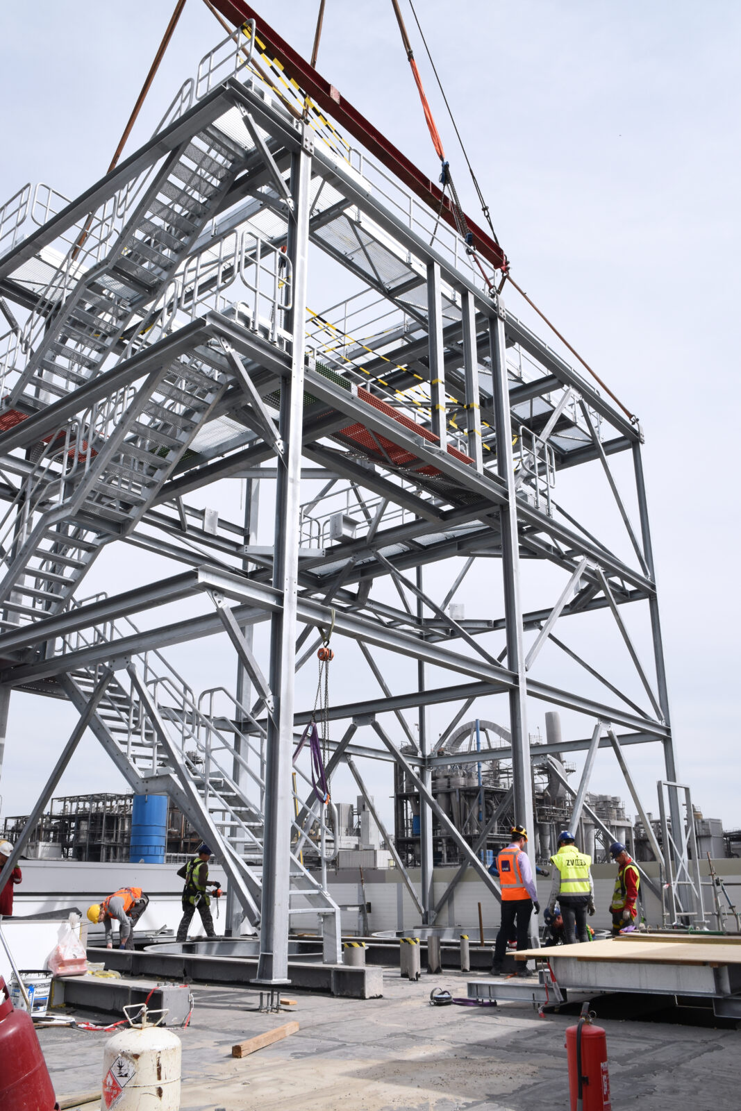 Bouw van een fabriekshal met kraan door H4A Industrie Service