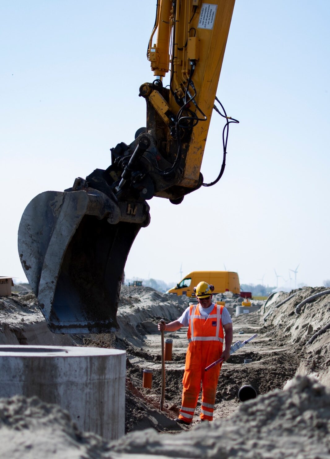 Grondwerker van H4A Openbare Ruimte in actie