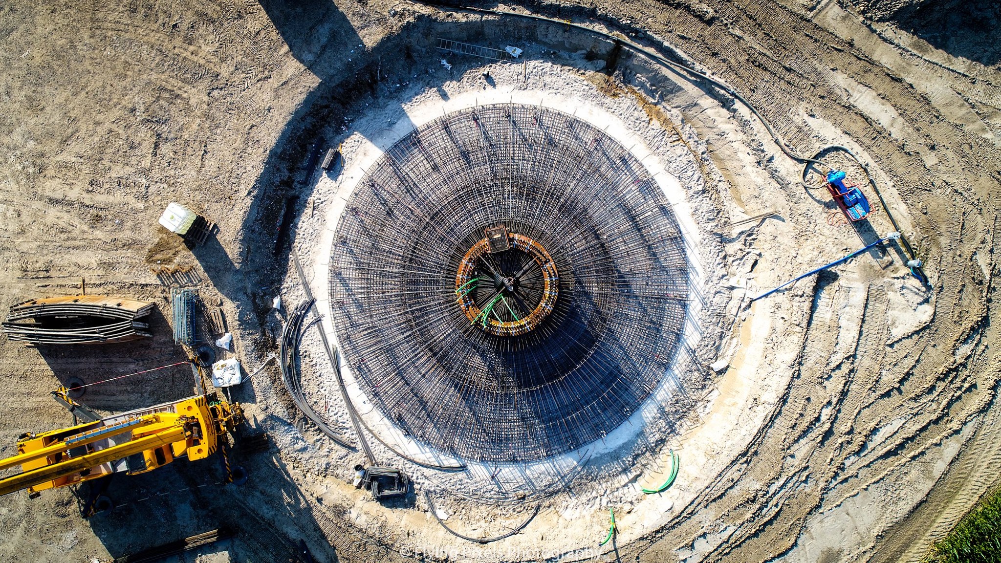 Luchtfoto van wapening voor fundering windmolen door H4A Windenergie