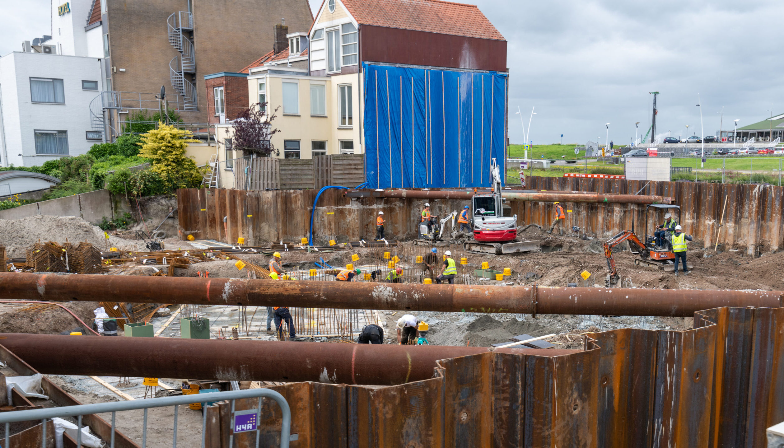 Medewerkers H4A aan het werk op de bouwplaats voor appartementen in Terneuzen door H4A Bouw