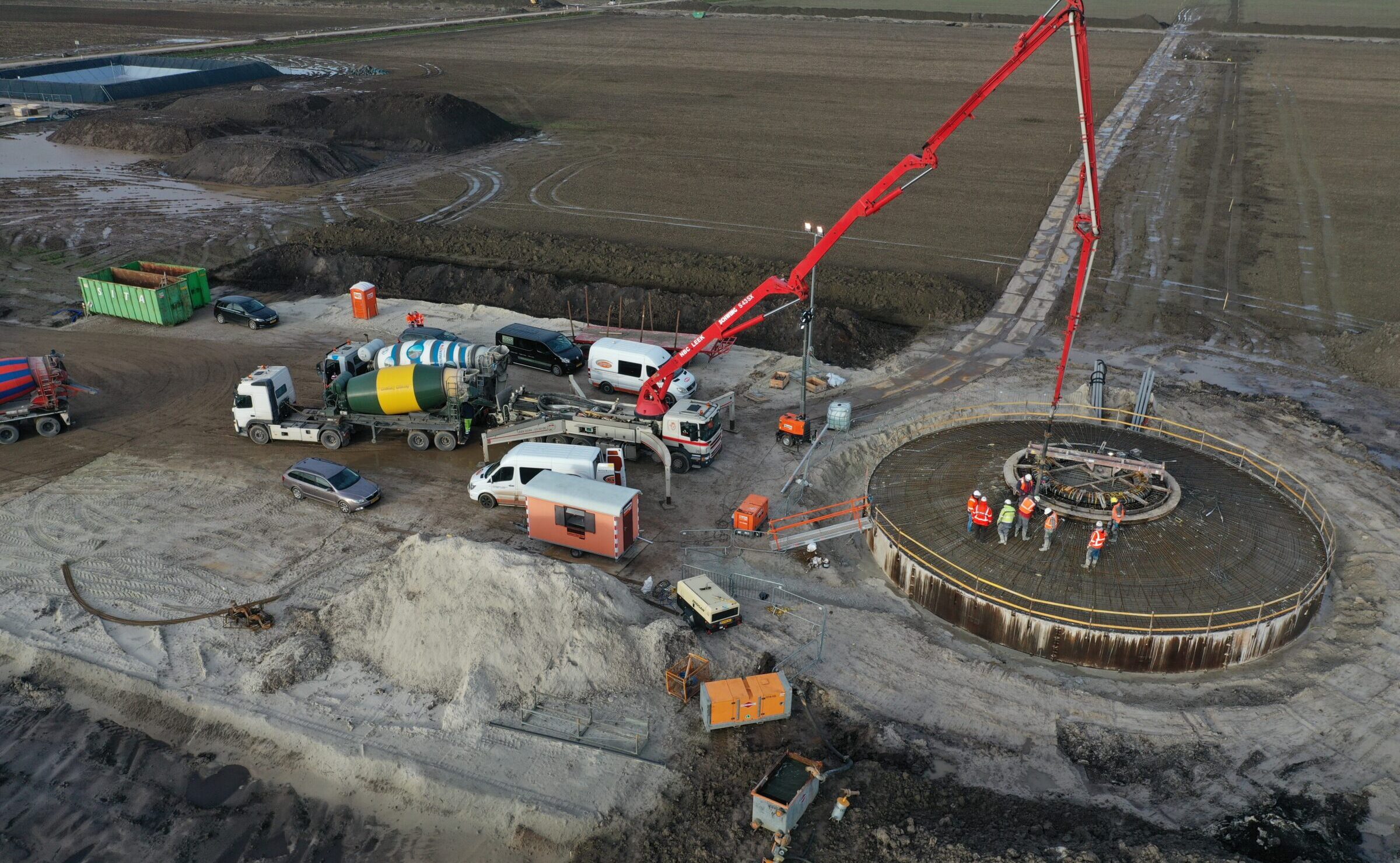 Luchtfoto van wapening voor fundering windmolen door H4A Windenergie