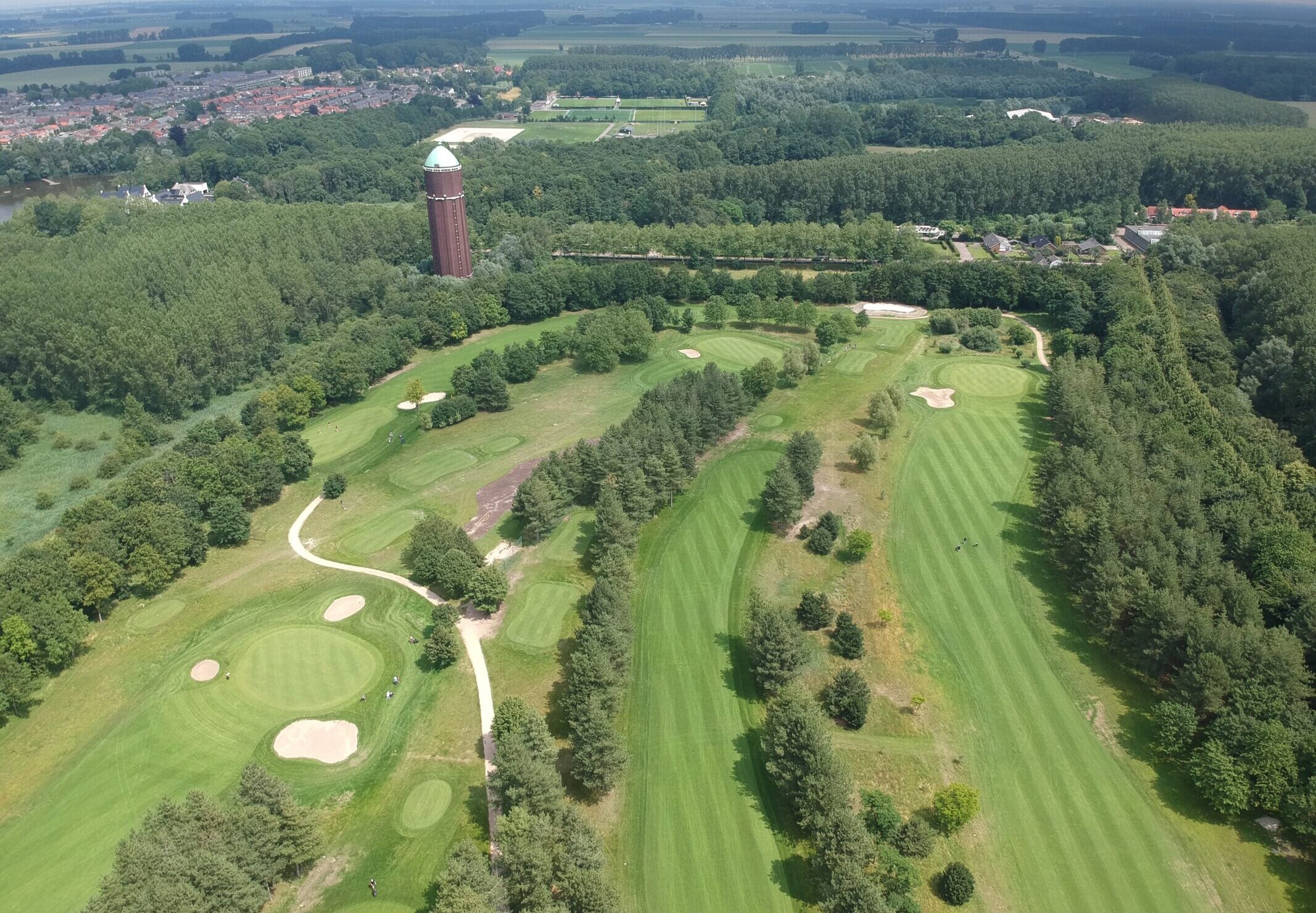 Luchtfoto van golfterrein in Axel onderhouden door greenkeepers H4A Groen