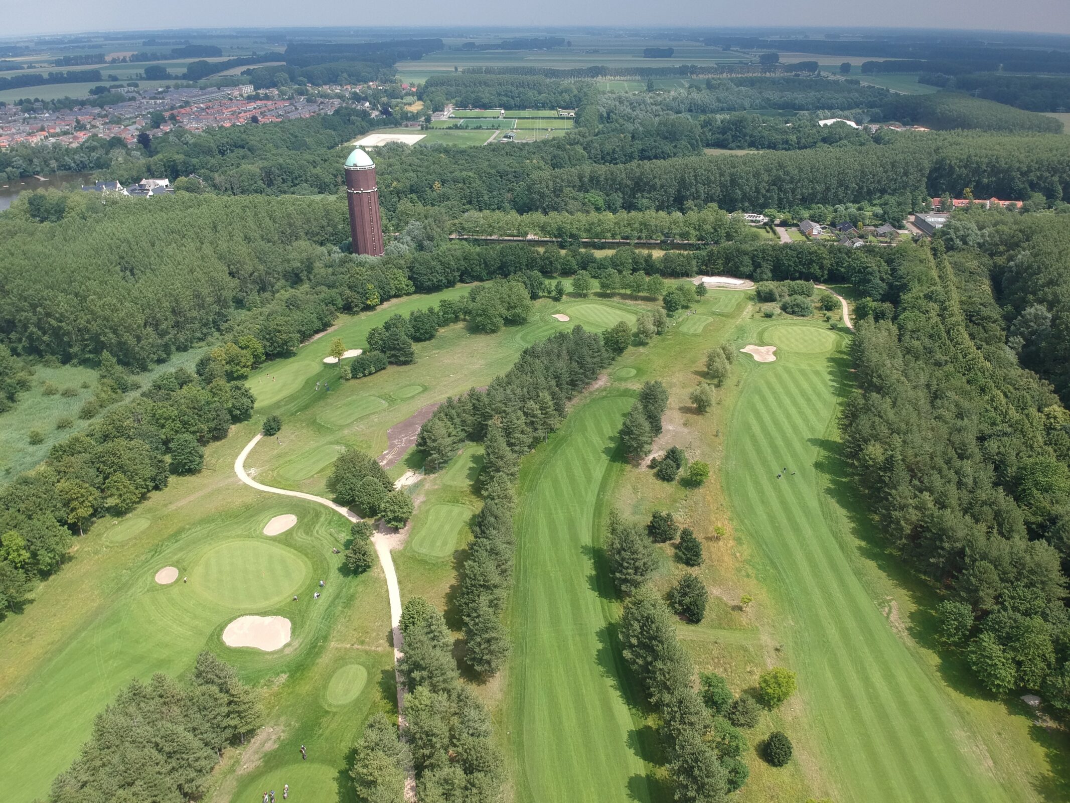 Luchtfoto van golfterrein in Axel onderhouden door greenkeepers H4A Groen