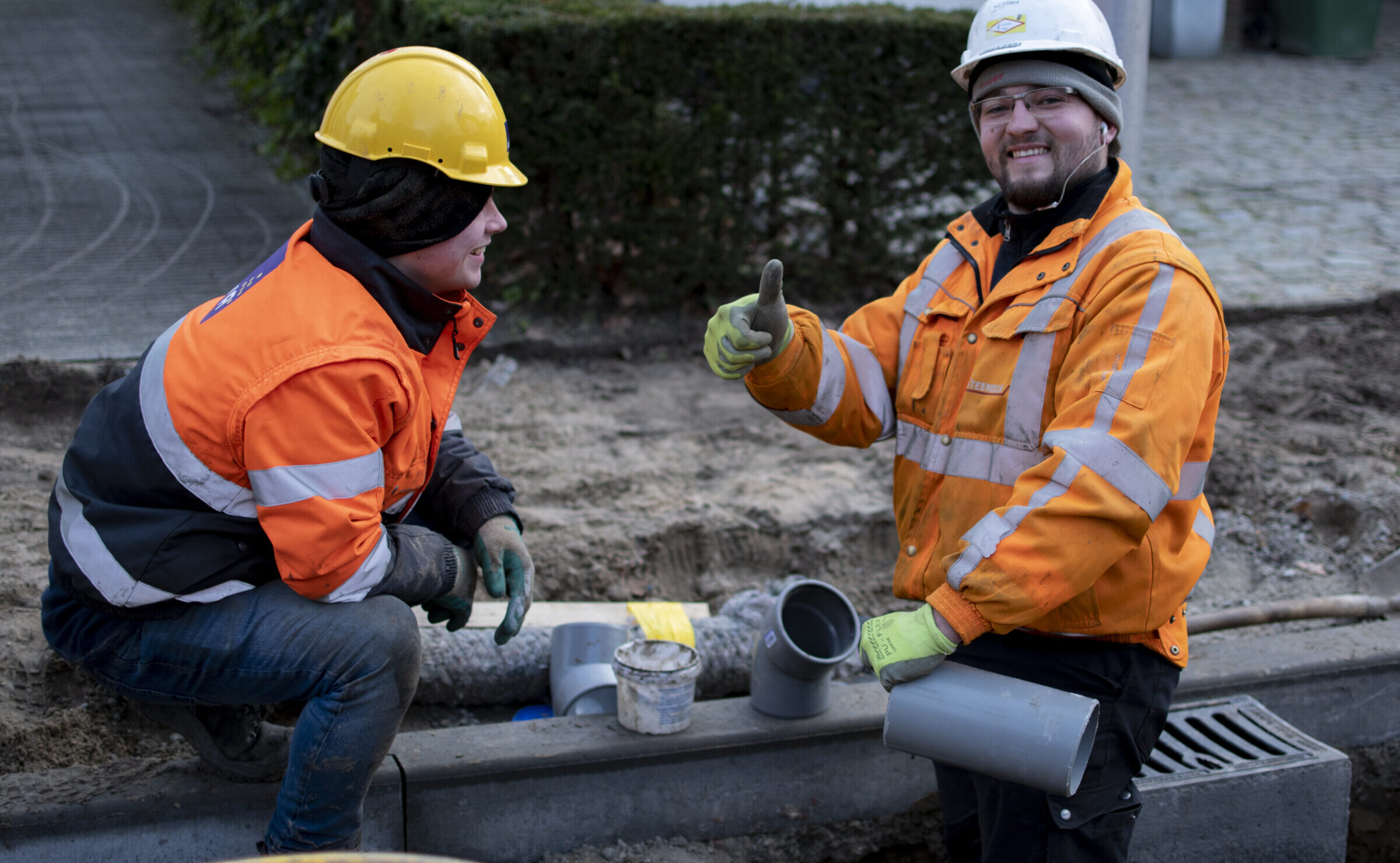 Twee medewerkers H4A Openbare Ruimte aan het werk