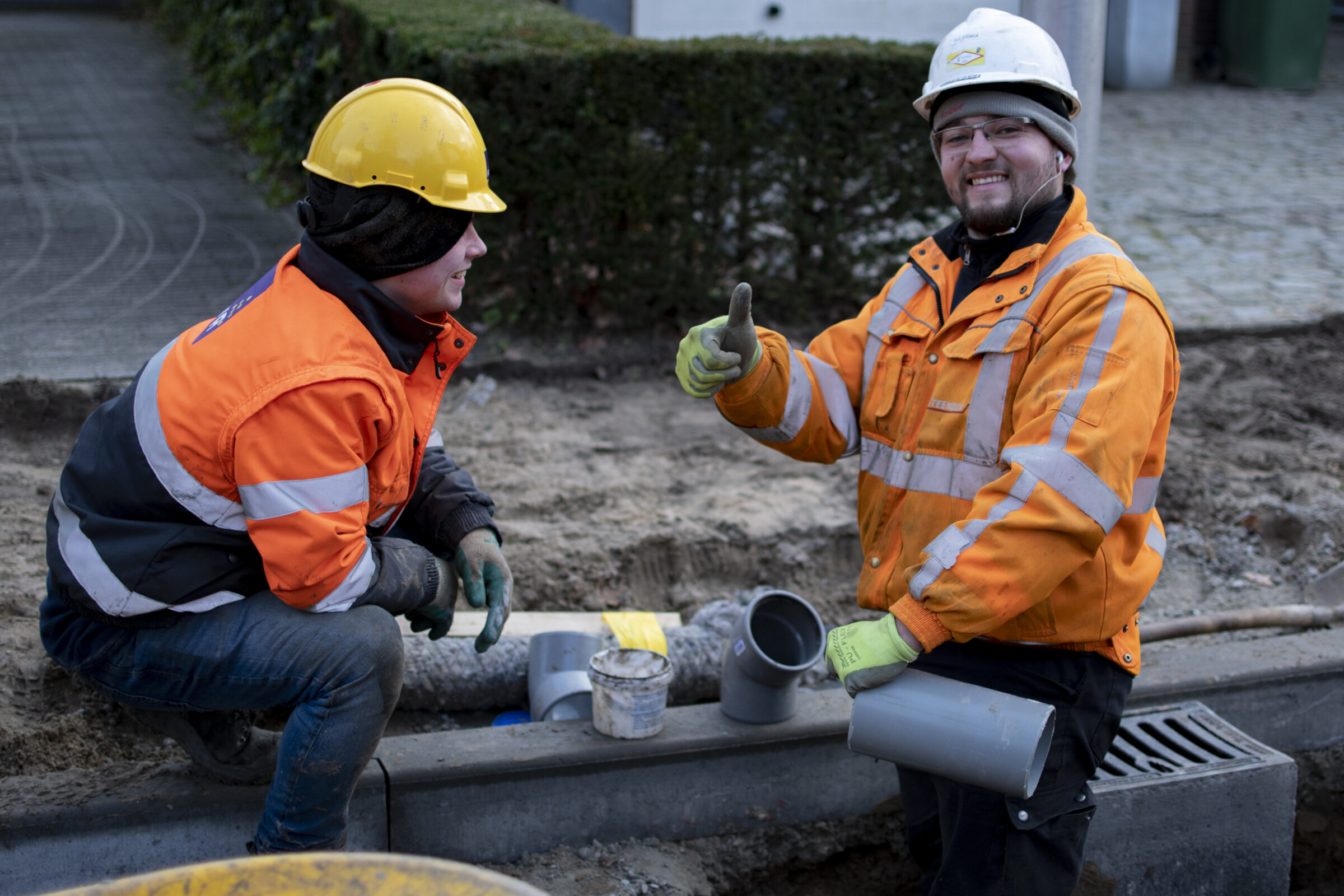 Twee medewerkers H4A Openbare Ruimte aan het werk