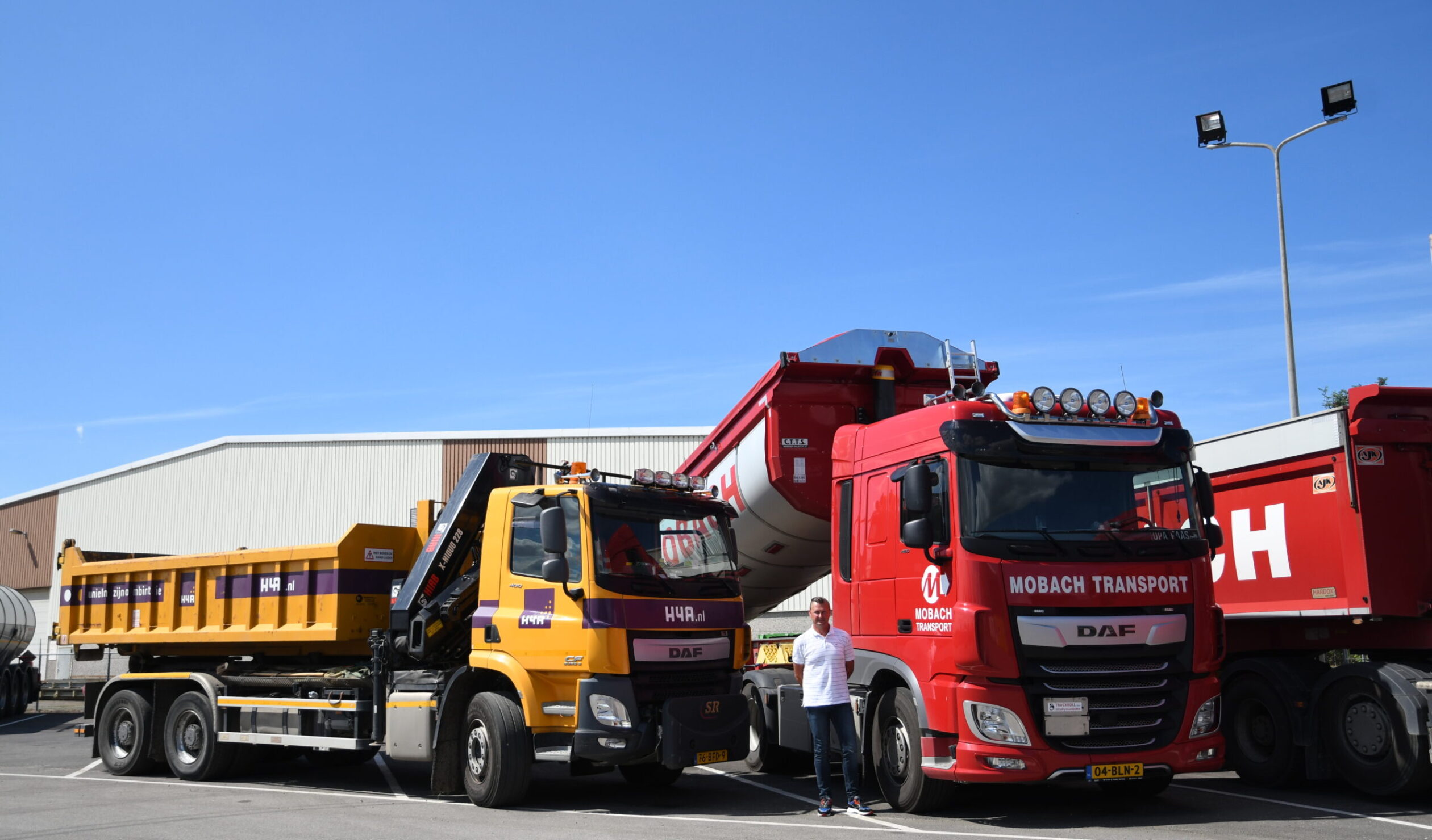 Vrachtwagens van Mobach Transport en van H4A