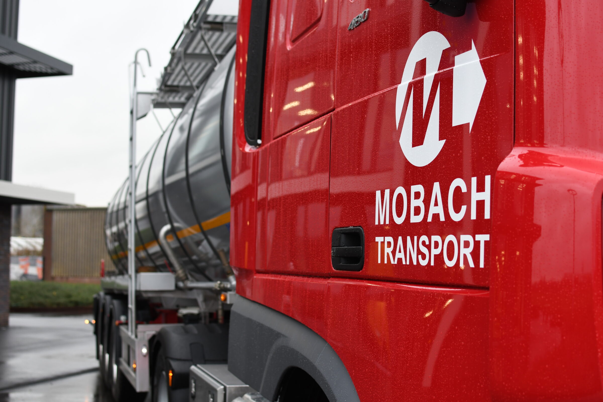 Vrachtwagen van Mobach van dichtbij