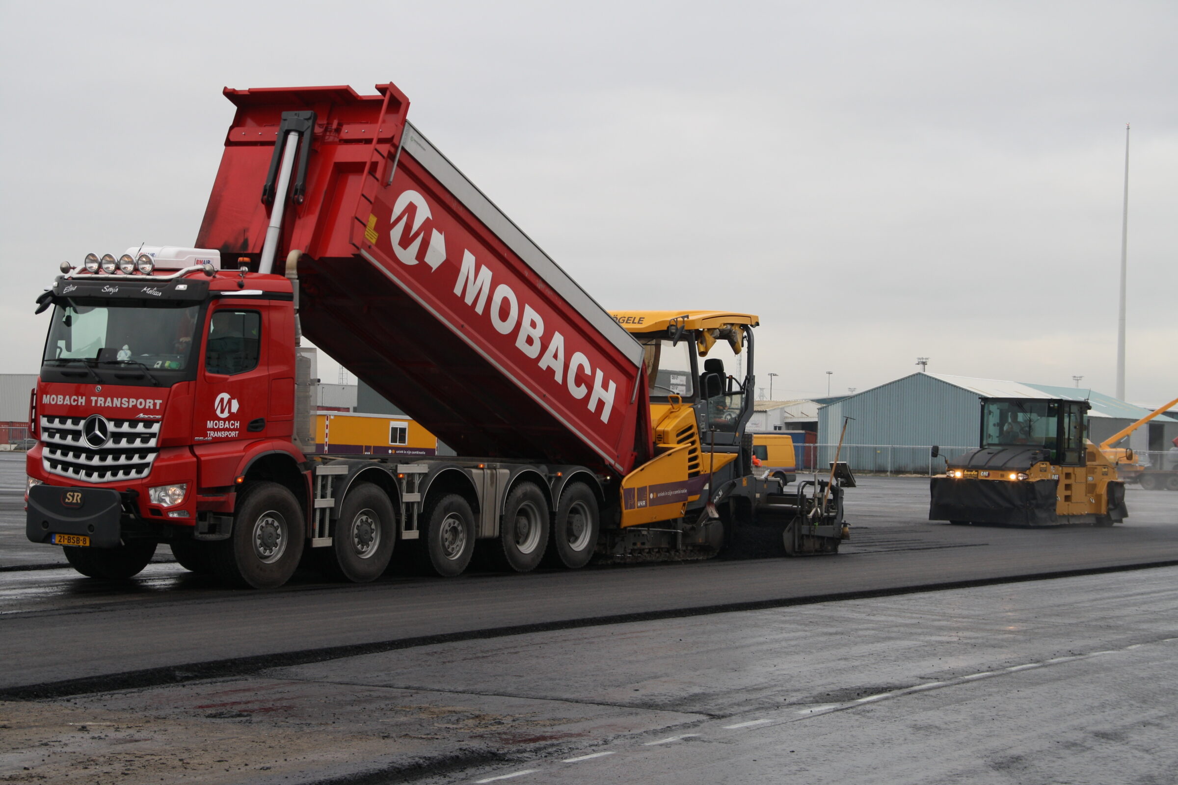 Mobach Transport voert asfalt aan bij werkzaamheden H4A Openbare Ruimte