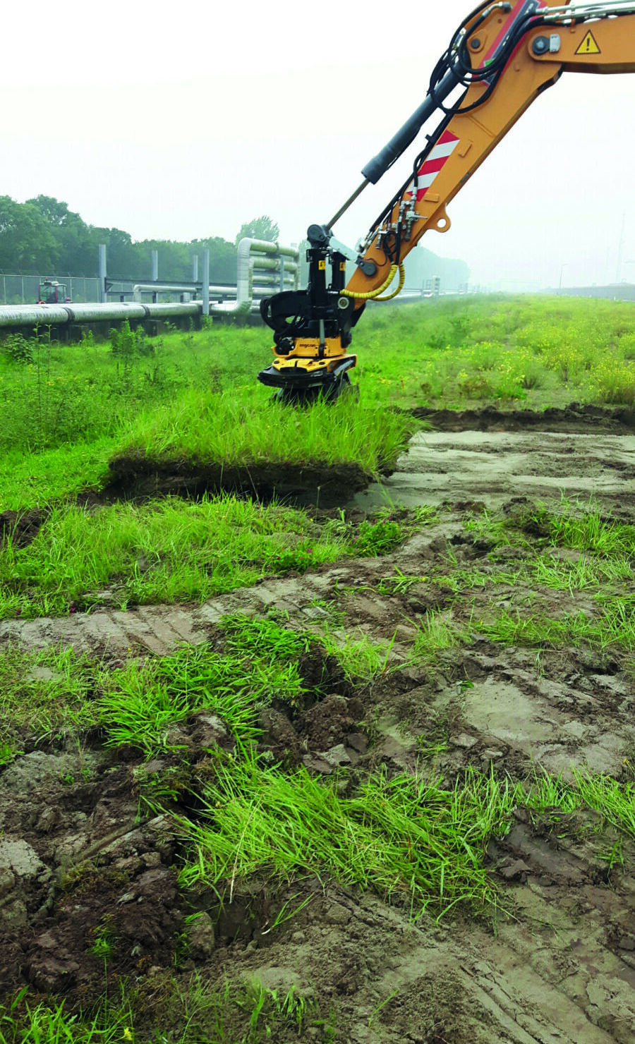 Kraan maakt een stuk grond geschikt door H4A Groen