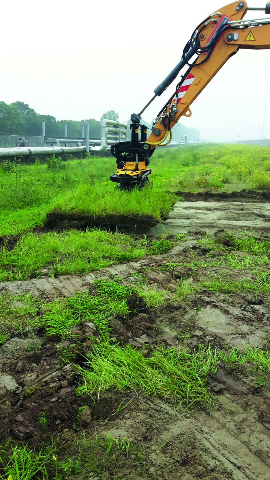 Kraan maakt een stuk grond geschikt door H4A Groen