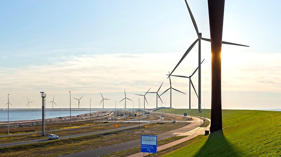 H4A Windenergie maakt een fundering voor een windmolen bij Windpark Maasvlakte 2