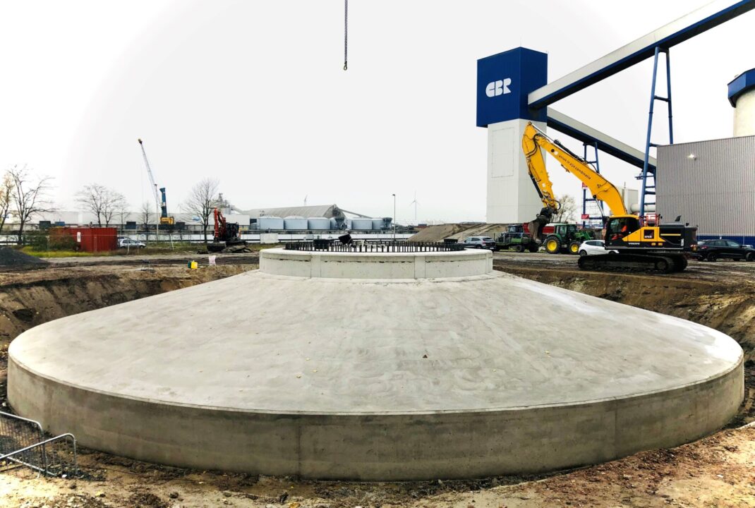 H4A Windenergie maakt een fundering voor een windmolen bij Windpark CBR & Gadot