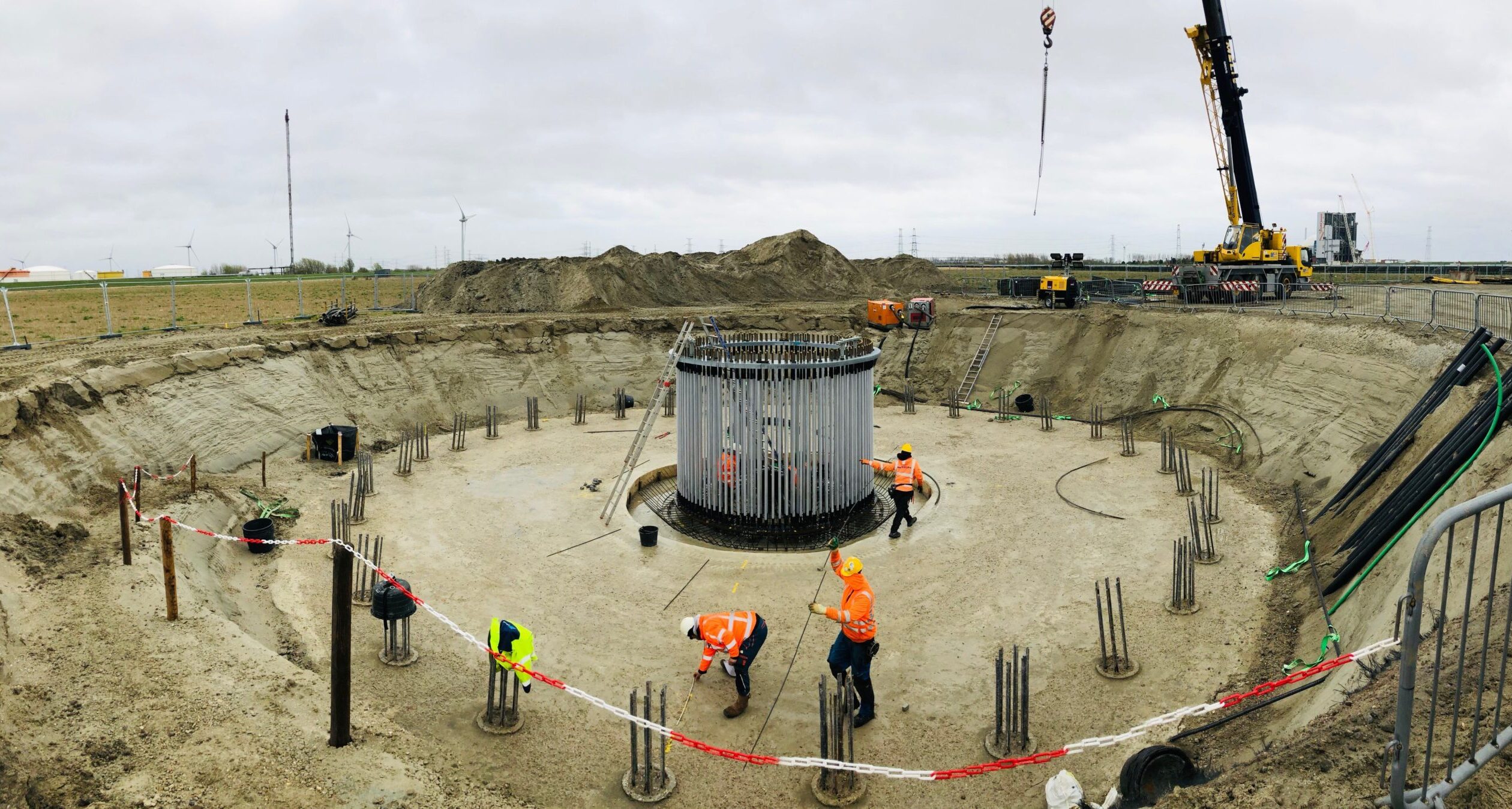 H4A Windenergie maakt een fundering voor een windmolen bij Windpark ENZEE Vlissingen-Oost