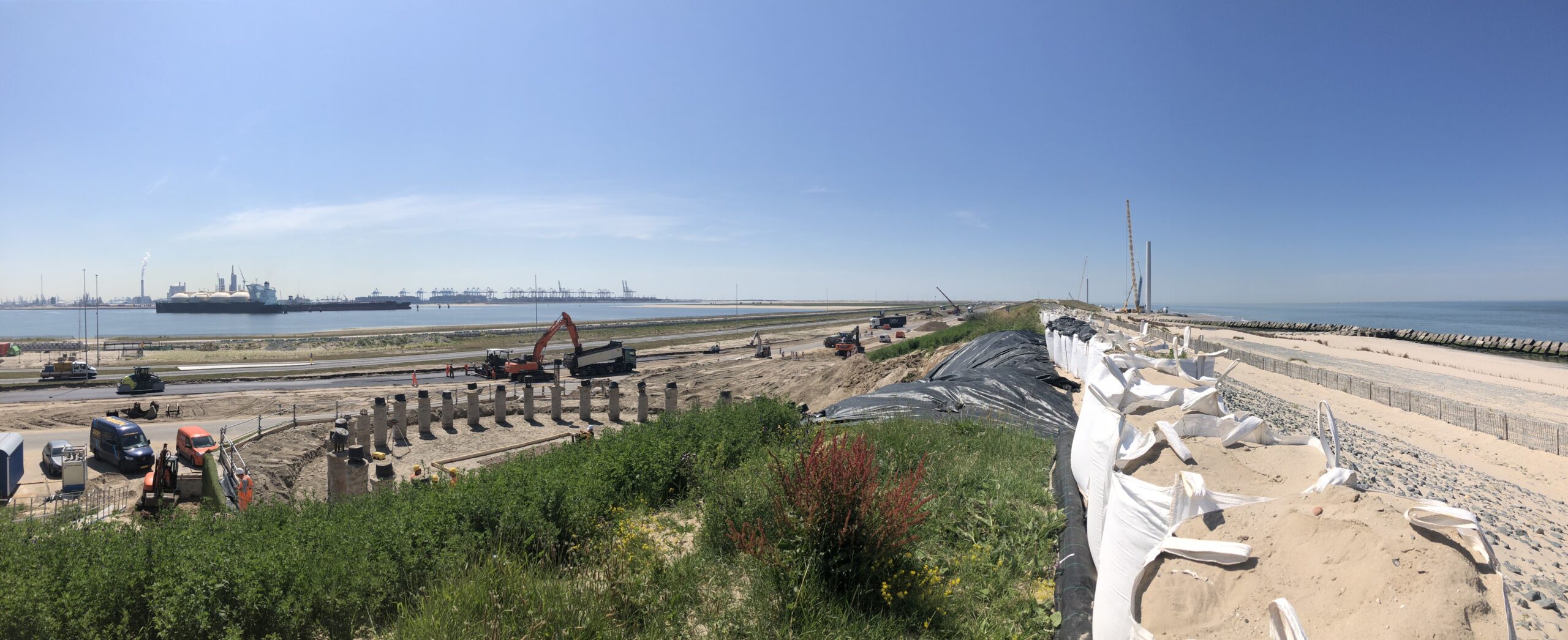 H4A Windenergie maakt een fundering voor een windmolen bij Windpark Maasvlakte 2