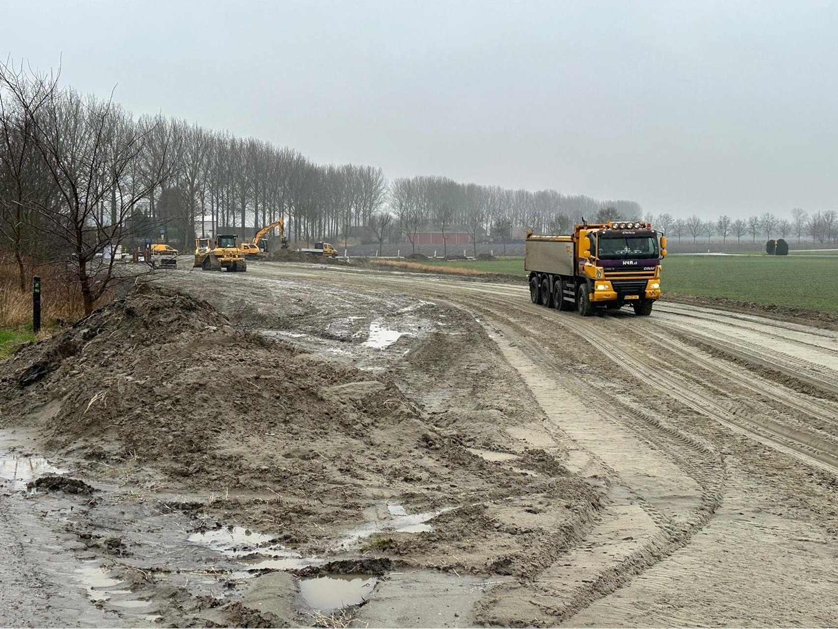 H4A aan het werk voor de nieuwe landbouwweg in Vogelwaarde