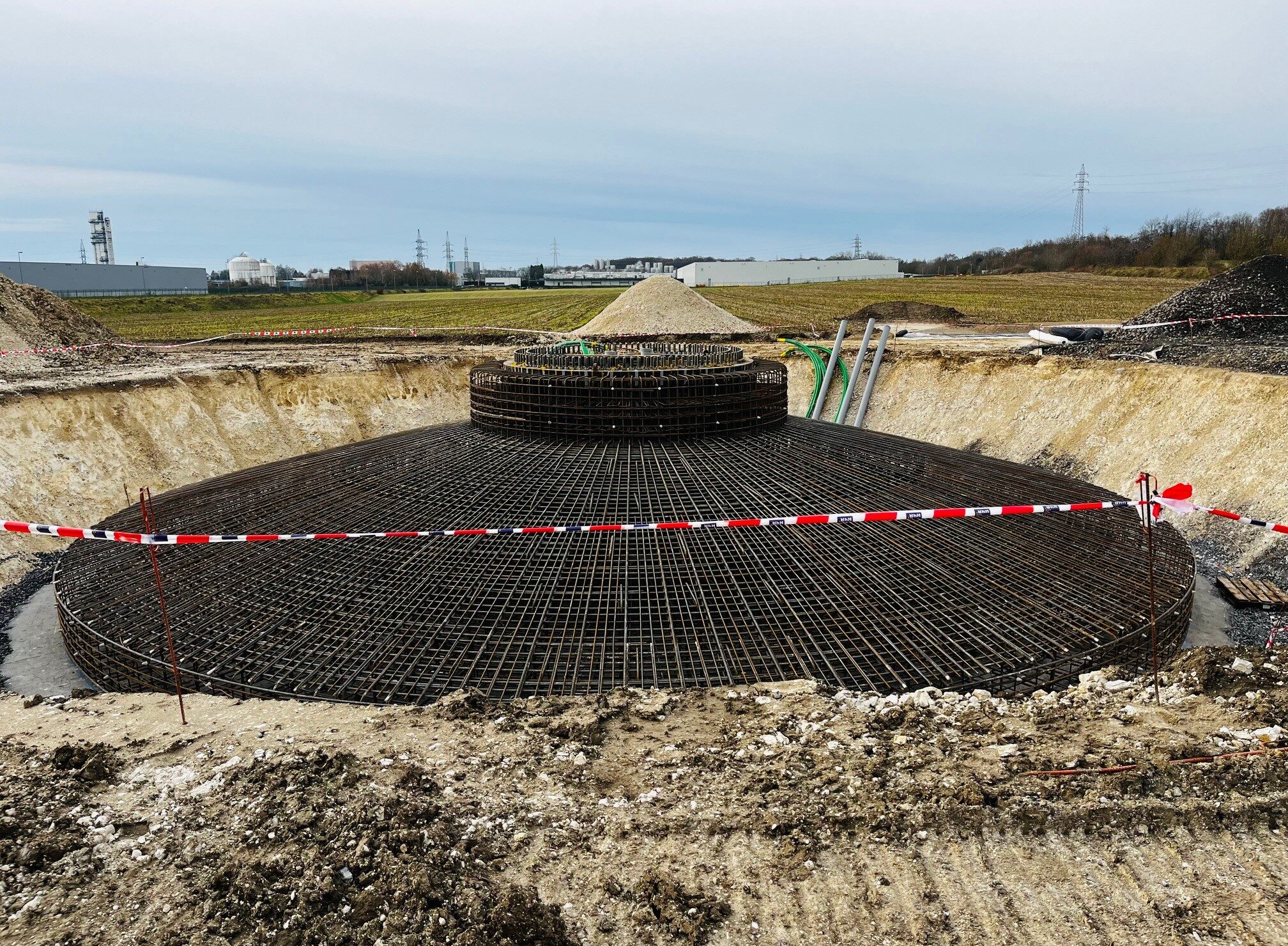 H4A Windenergie maakt een fundering voor een windmolen bij Windpark Ghlin in België