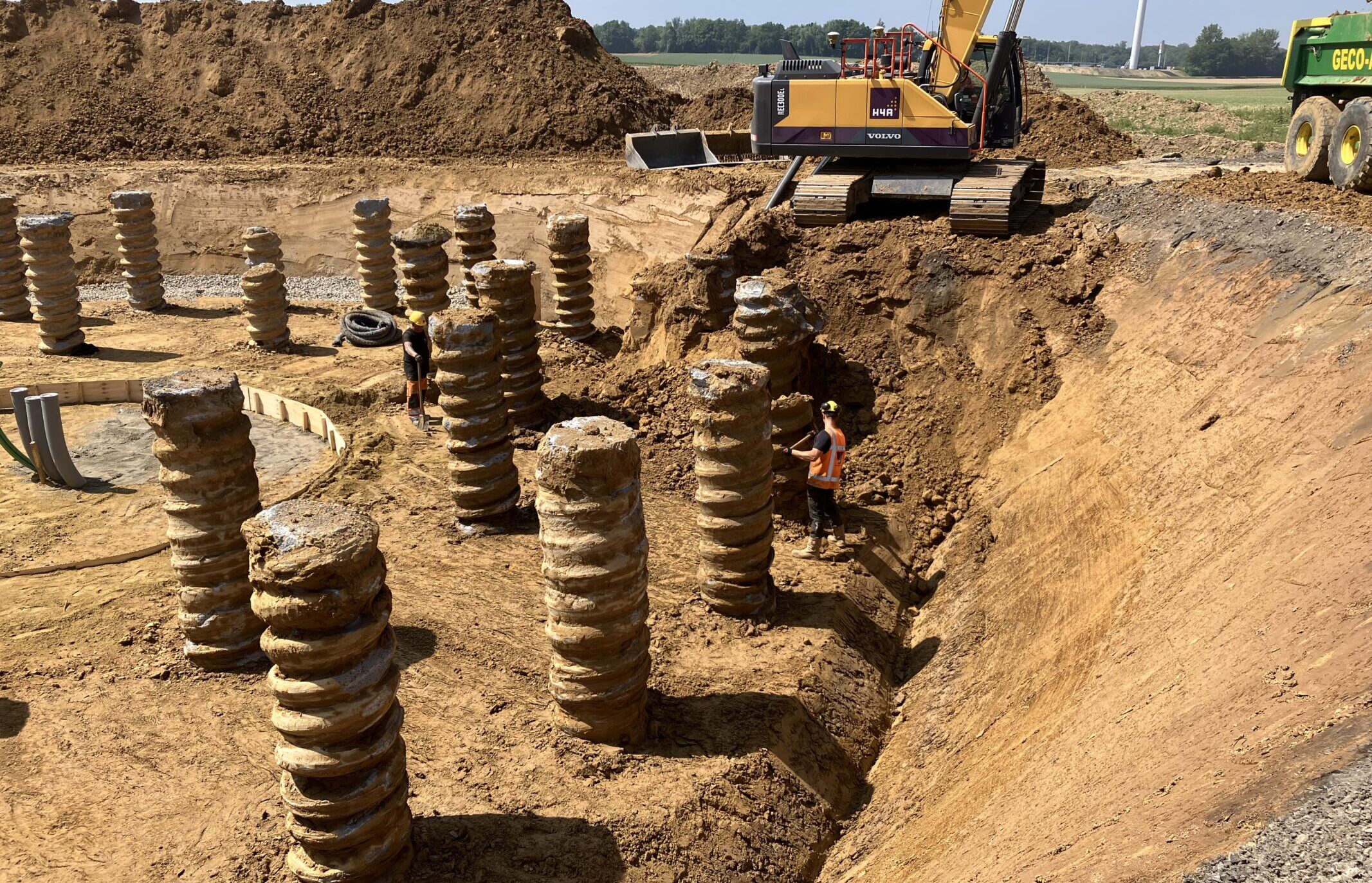 H4A Windenergie maakt een fundering voor een windmolen bij Windpark Perwez in België.