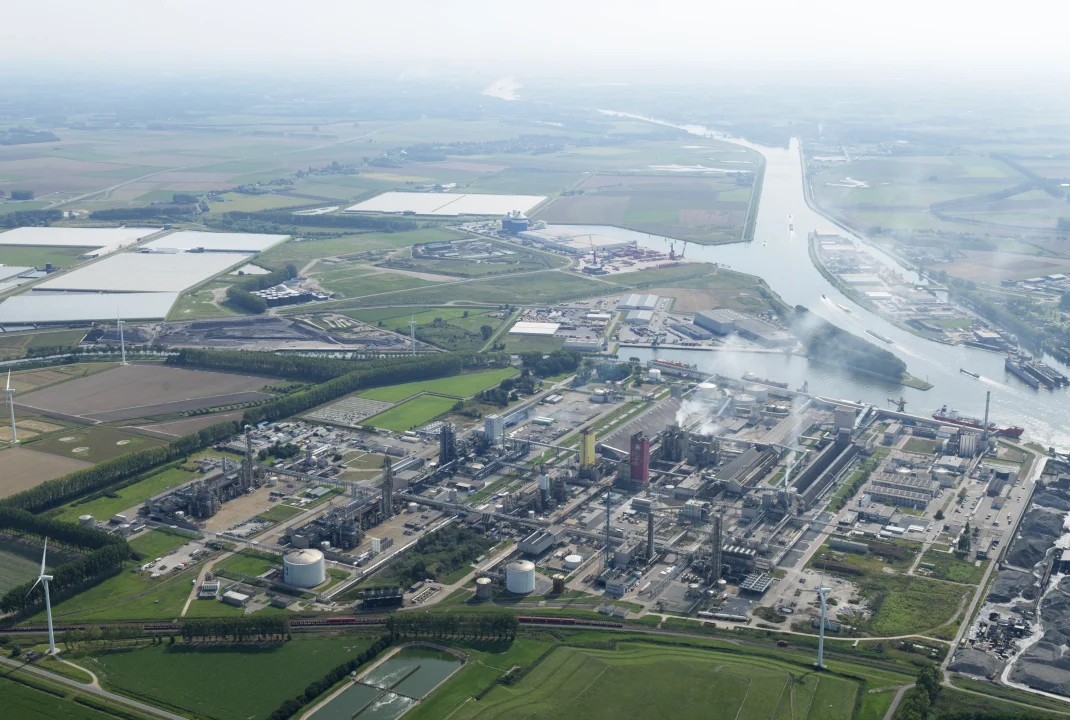 Luchtfoto van Yara in Sluiskil waar H4A Industrie Service