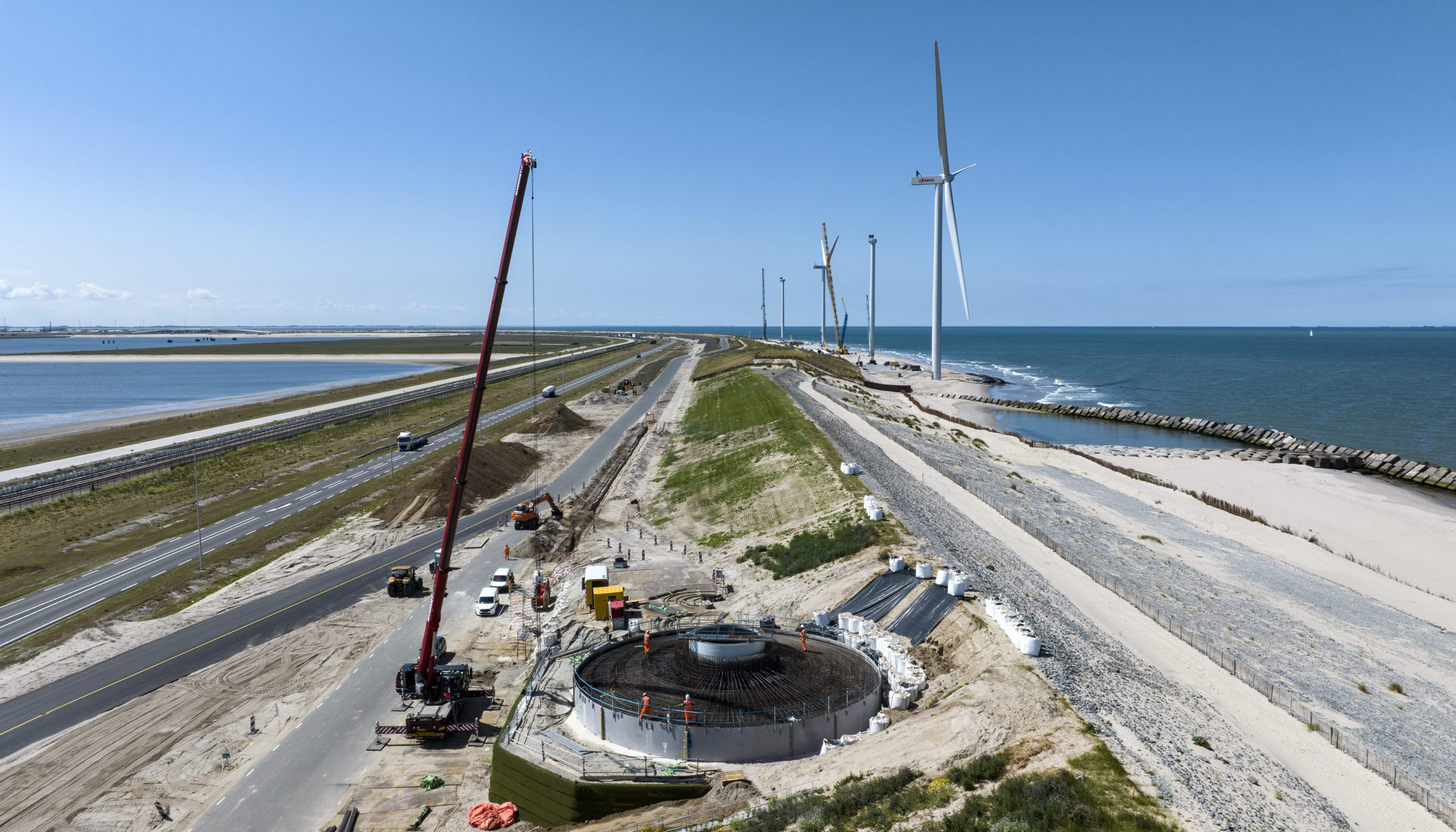 H4A Windenergie maakt een fundering voor een windmolen bij Windpark Maasvlakte 2