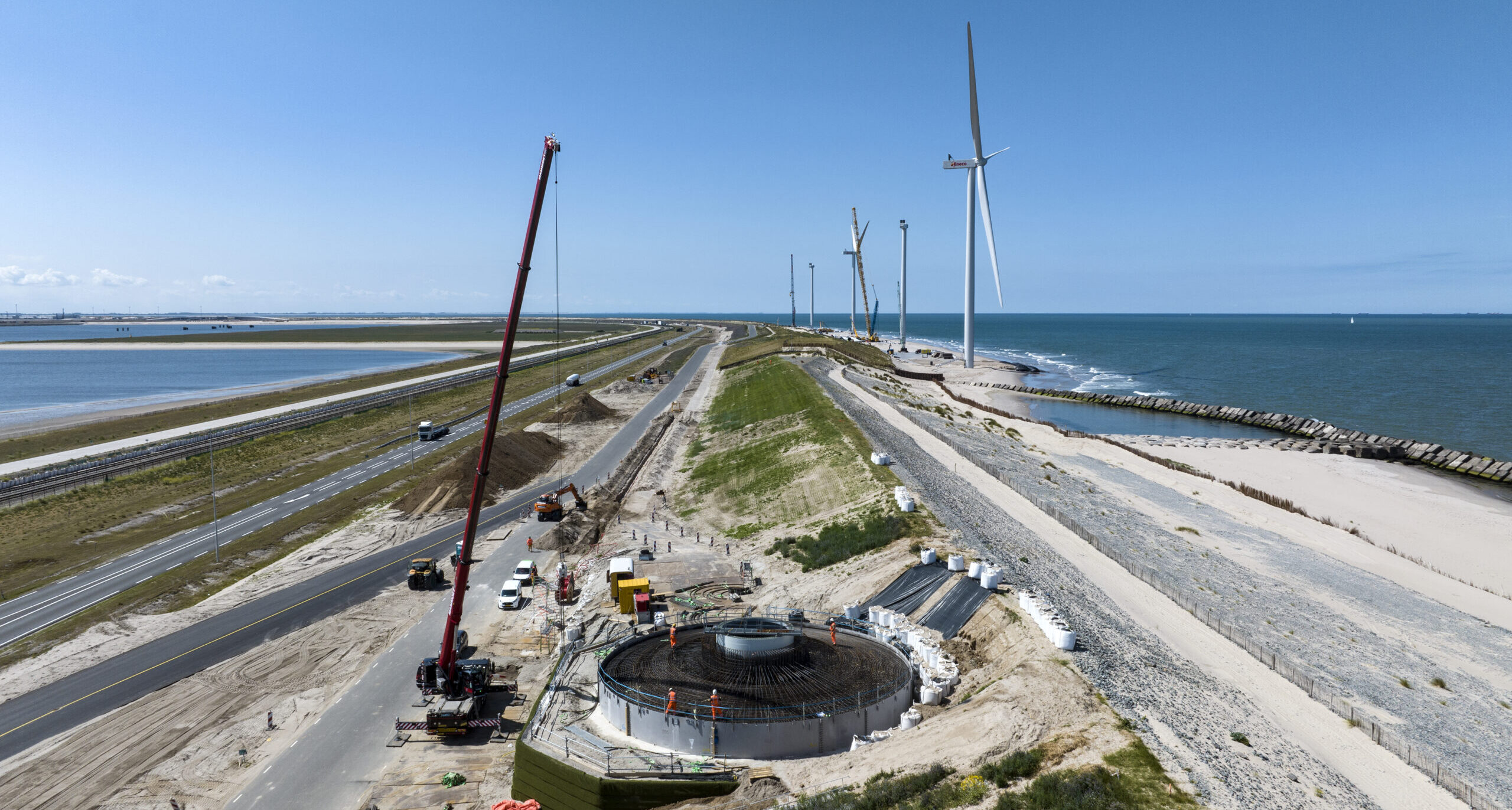 H4A Windenergie maakt een fundering voor een windmolen bij Windpark Maasvlakte 2