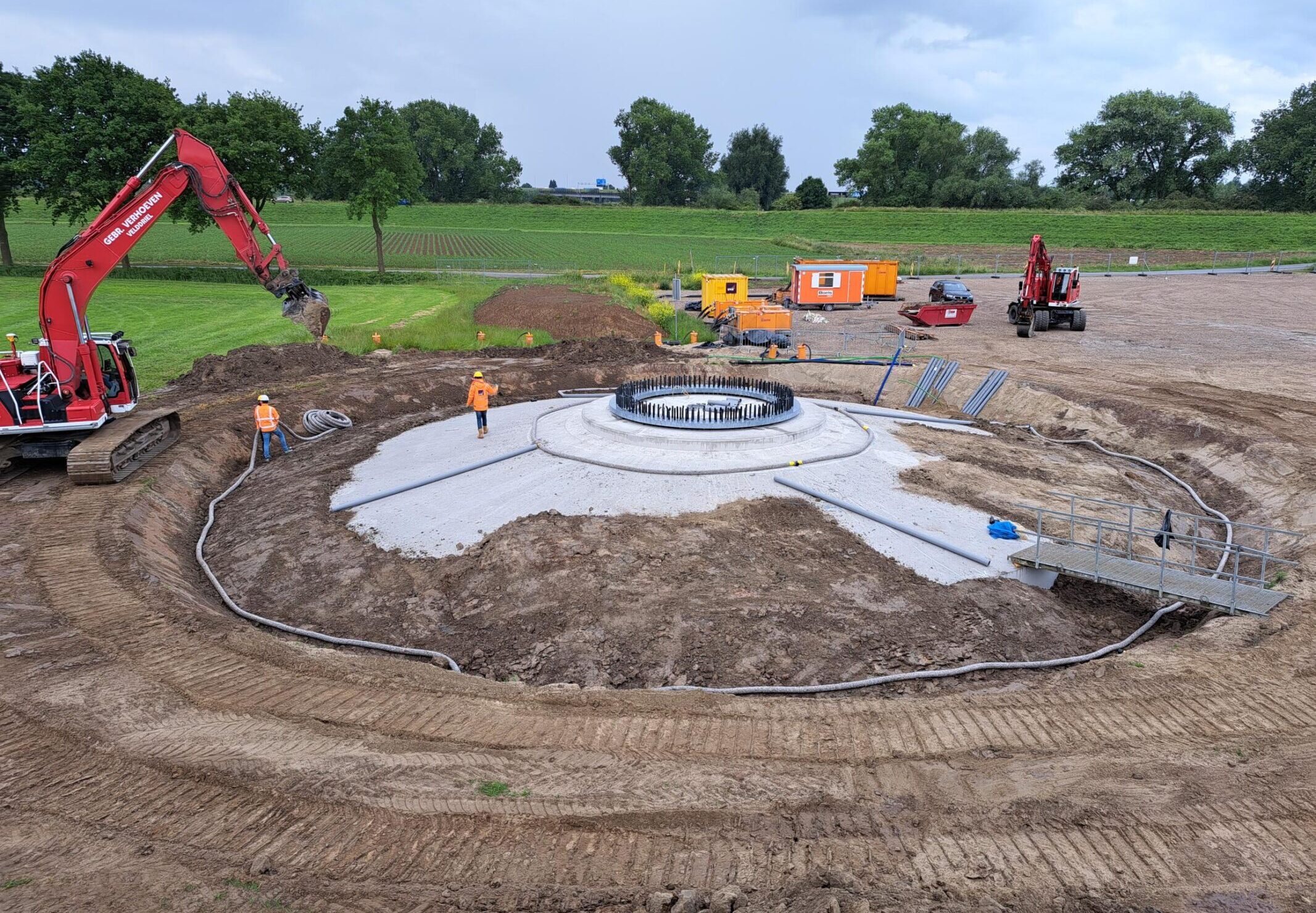 H4A Windenergie maakt een fundering voor een windmolen bij Windpark Burgerwindpark A2 Lage Rooijen
