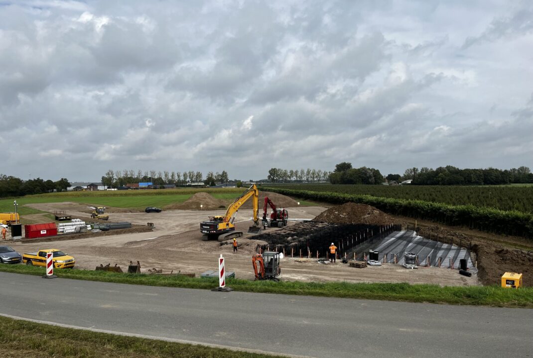 H4A Windenergie maakt een fundering voor een windmolen bij Windpark Burgerwindpark A2 Lage Rooijen