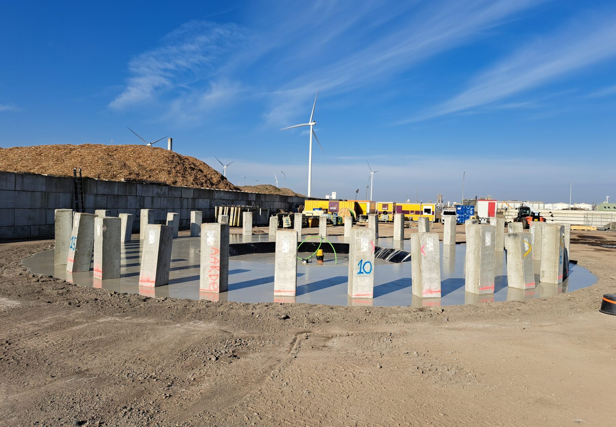 H4A Windenergie maakt een fundering voor een windmolen bij de windpark Borg Farmsum