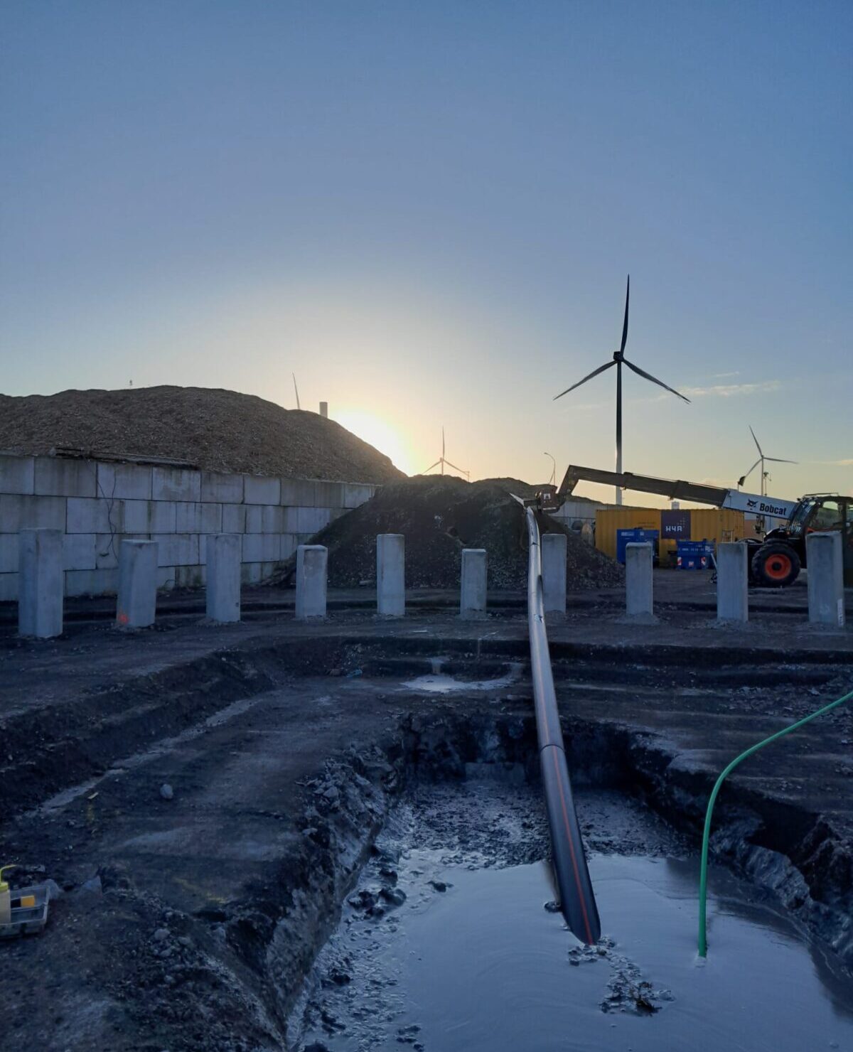 H4A Windenergie maakt een fundering voor een windmolen bij de windpark Borg Farmsum